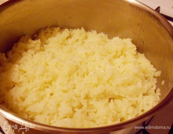 После приготовления рис аккуратно перемешать, так, чтобы не помять зерна. В Японии рис едят каждый день, поэтому распространены автоматические рисоварки, в которых несколько автоматических режимов обеспечивают правильное приготовления риса разных сортов и сохраняют приготовленный рис теплым в течение всего дня.