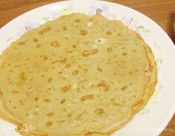 Переложить в тарелку. У меня получилось пять яичных тонких блинчиков.
