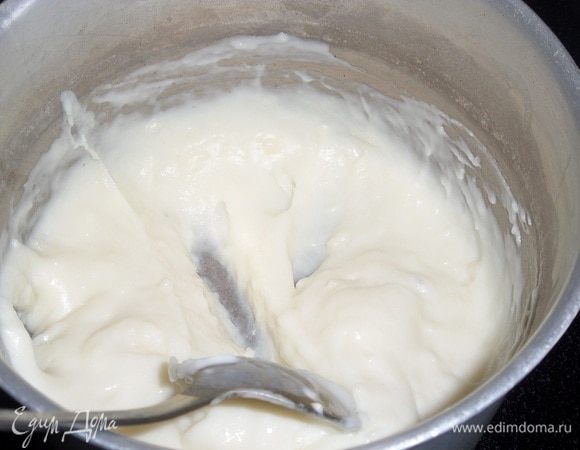 Варим при постоянном помешивании 3 минуты.