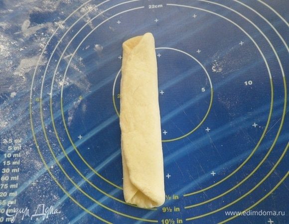 Затем накрыть другой (1/3 ) частью овала.