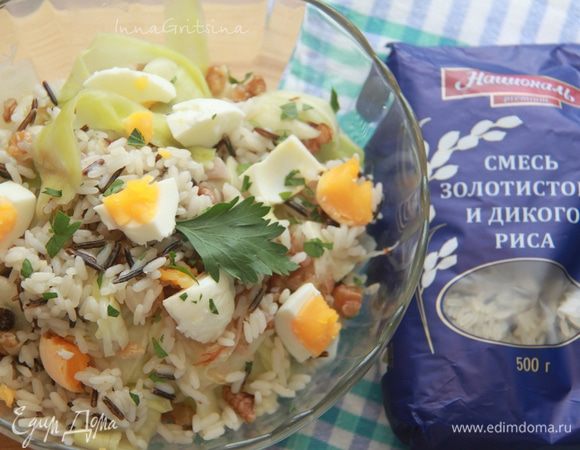 Соединить все подготовленные ингредиенты, посолить салат по вкусу. Приятного аппетита!