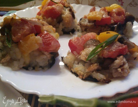 Пицца «Тори маки» готова. Я порезала пиццу на 6 кусочков. Подавать можно с соевым соусом или как вам нравится :) Очень вкусно!
Приятного аппетита!