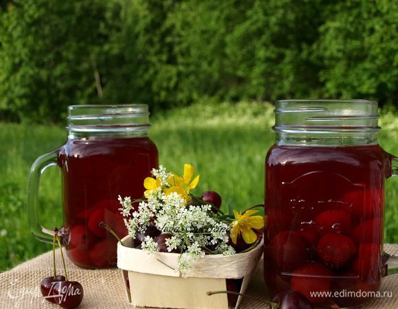 Полностью остывший компот готов к употреблению. Ягоды не разварились, отдали все свои полезности. Приятного аппетита!