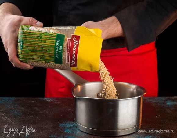 Рис Здоровье ТМ «Националь» промойте и отварите до готовности. Отварите яйца вкрутую.