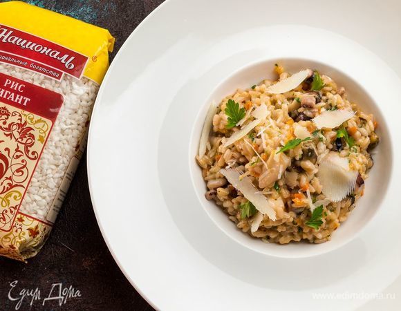 Украсьте блюдо петрушкой, сбрызните лимонным соком и посыпьте тертым сыром. Приятного аппетита!