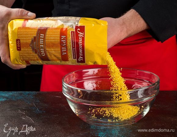 Залейте кипятком промытое пшено ТМ «Националь» и дайте ему настояться 30 минут.