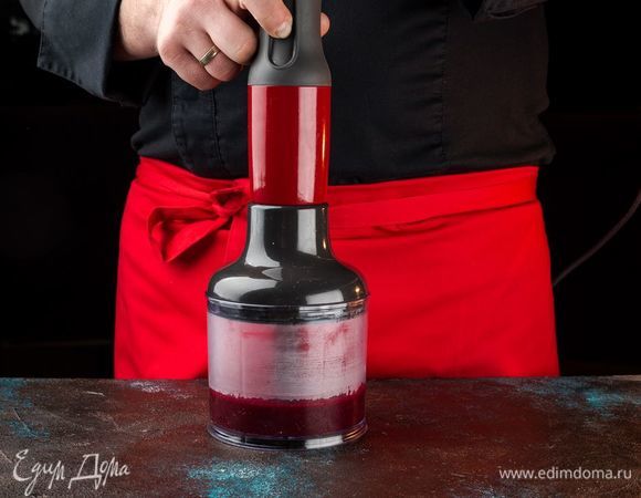 Остудите смесь. Взбейте миксером на высоких оборотах.