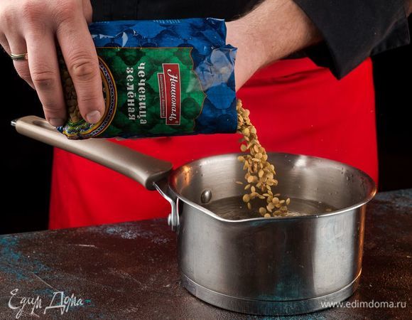 Отварите зеленую чечевицу ТМ «Националь» до готовности.