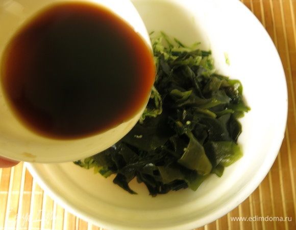 Заливаем соусом.