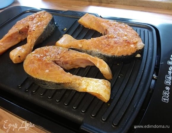 Лосось можно приготовить на гриле, сковороде или в духовке. 