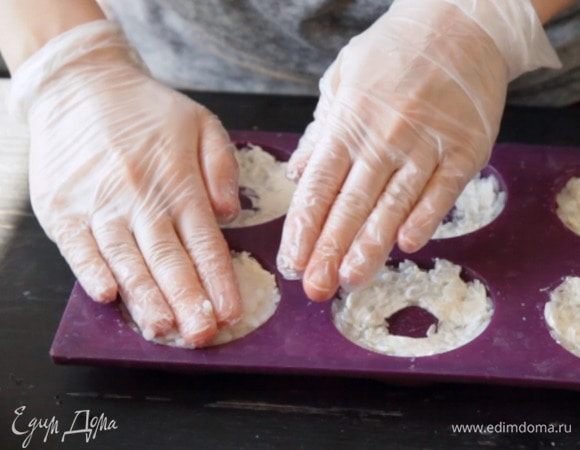 Заполнить форму рисом до конца.