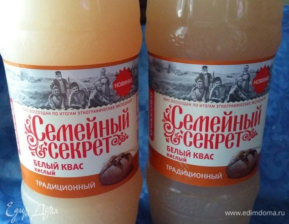 Сегодня я пою оду квасу «Семейный секрет. Традиционный» :) Как же долго я его искала, и не зря же, его кислинка придает окрошке невероятную вкусноту! На количество продуктов, приведенных в рецепте, потребуется 600 мл кваса. А может и больше, в зависимости от ваших предпочтений, касаемых густоты окрошки.