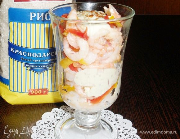 Можно уложить закуску в узкий бокал. Приятного аппетита!