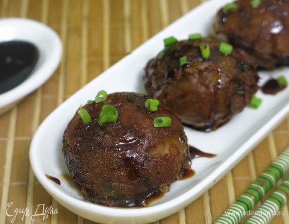 Поливаем такояки соусом. Приятного аппетита!