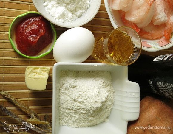 Подготовим продукты по списку. В оригинальном рецепте сатоимо — таро, деревенский картофель, заменила на батат, мирин заменила на вино.