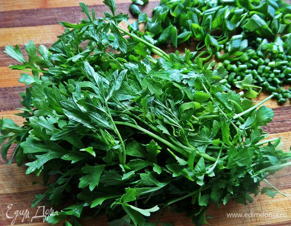 Кинзу (в оригинале) или кресс-салат тоже.