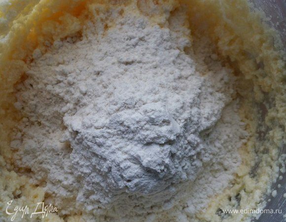 Добавим муку.