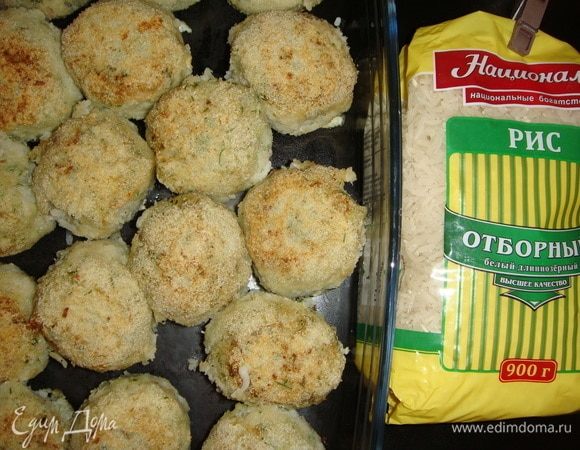 Выложить тефтели в форму для запекания.