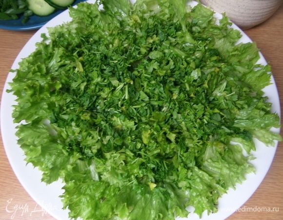 Сверху кресс-салат.