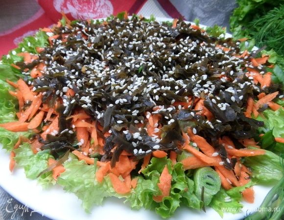 Посыпать кунжутом.