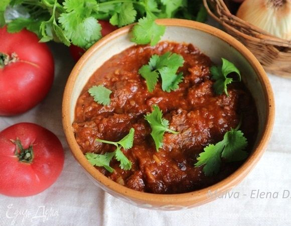 Снимите с огня и дайте немного остыть. Можно подавать к столу. В качестве гарнира подойдет картофель или другие овощи, зеленый салат.
