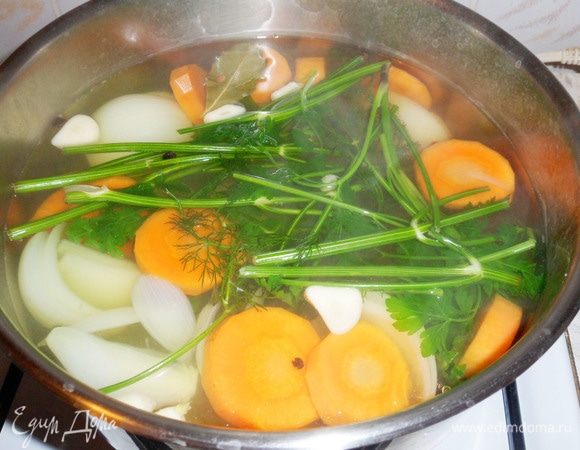 Овощной бульон готов. Осталось только процедить и можно использовать по надобности.