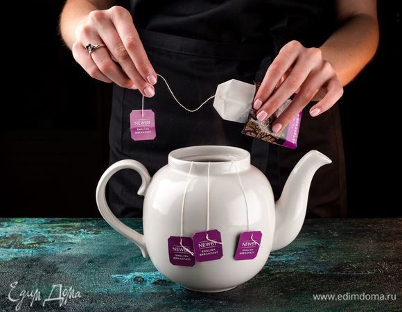 Заварите чай NEWBY «Английский завтрак» и охладите.