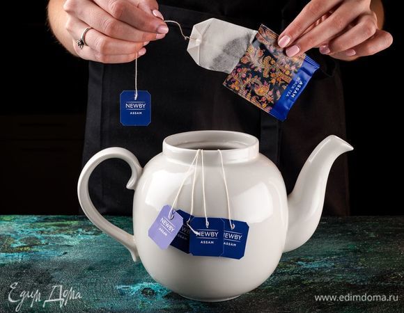 Заварить чай NEWBY «Ассам», охладить. И перелить в кувшин.