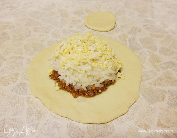 Затем — 2 столовые ложки яиц. 