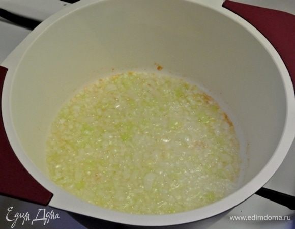 Спассеровать на растительном масле.