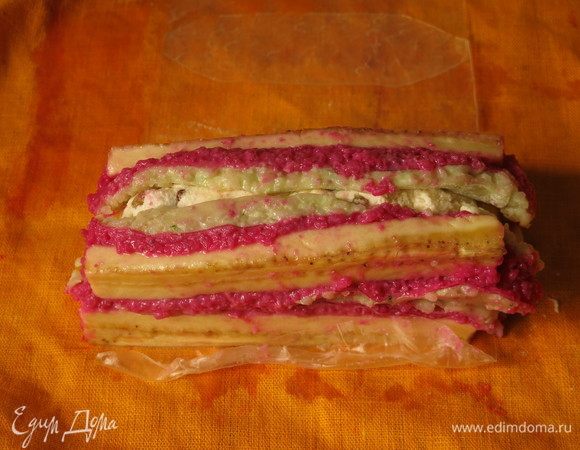 Сверху еще два кусочка роллов.
