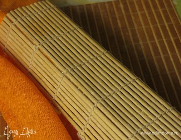 Формируем углы с помощью коврика.