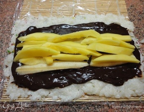 Разложить фрукты.