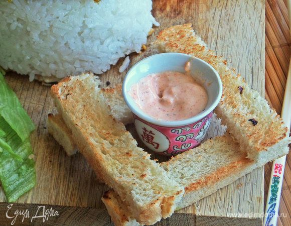 Подать их вместе с соусом: смешать все по вкусу.