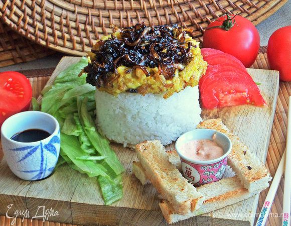 Также предлагаем хрустящий салат и свежие помидоры к блюду.