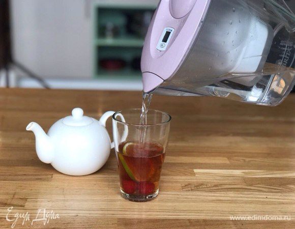 Завершает напиток фильтрованная вода.