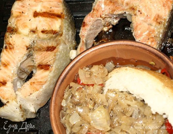 Рыба на гриле с луковым острым маринадом — очень вкусно. Получается освежающее и вкусное блюдо. В жаркий день прекрасный обед или ужин. 
