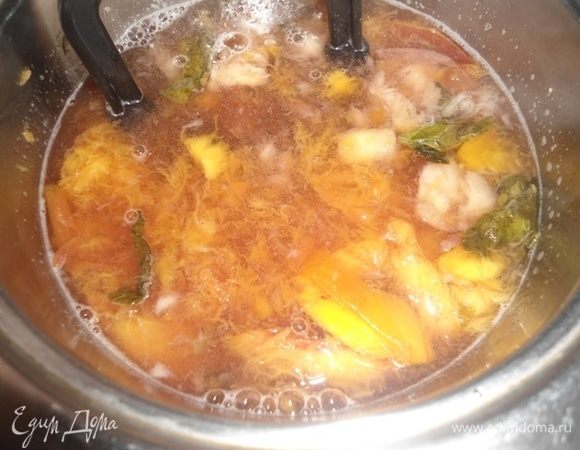 Размять персики давилкой для картофеля и проварить еще 5–7 минут. 