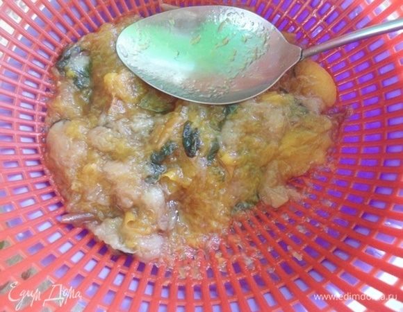 Сироп процедить через крупное сито.