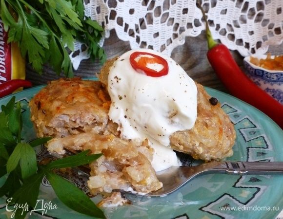 Очень вкусные, мягкие, душистые голубцы с квашеной капустой готовы. Подаем со сметаной! 