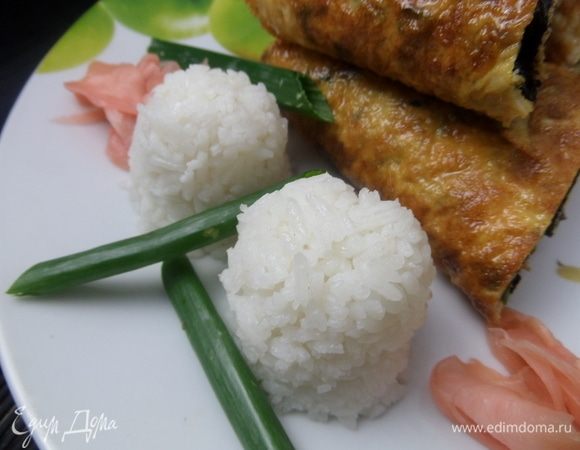 Рядом подать отварной рис.