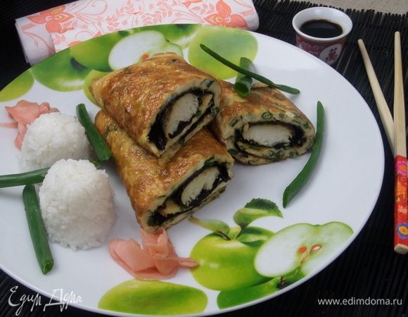 К блюду прилагается также маринованный имбирь.