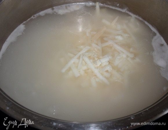 Варим 5-10 минут, периодически помешивая.