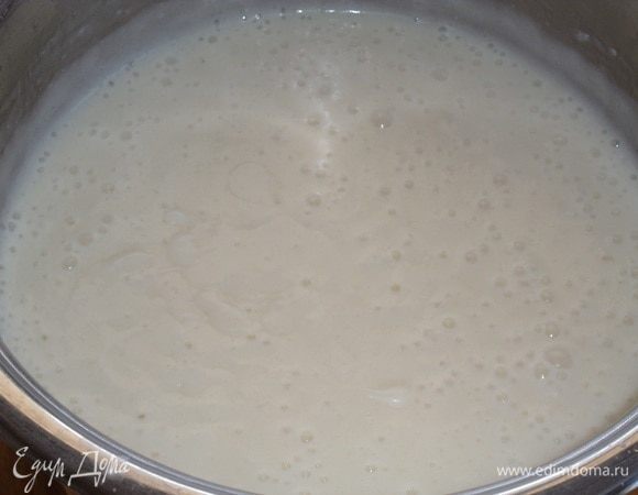 Возвращаем кастрюлю на огонь и доводим суп до кипения, но не кипятим. Убираем кастрюлю с огня.