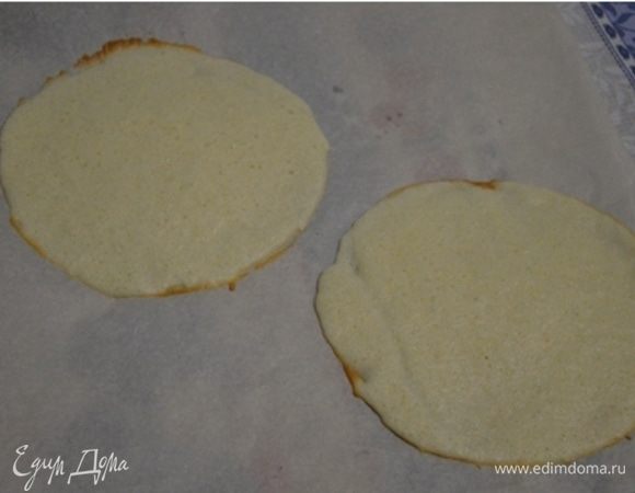 Выпекаем 5 мин. Получается в среднем 6 коржей.