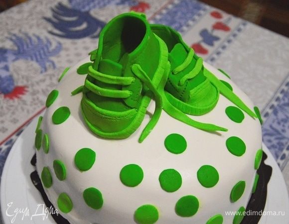 Дальше покрываем торт мастикой и украшаем, у кого на что фантазии хватит.