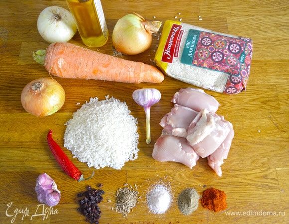 Подготовить продукты. Конечно же, от их качества будет зависеть очень многое — чем они свежее, тем лучше. Масло предпочтительно использовать хлопковое, а чеснок — молодой и ароматный.