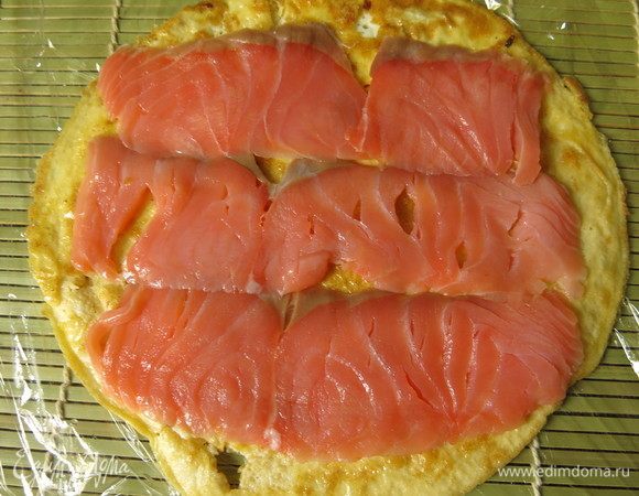 Выкладываем рыбу.