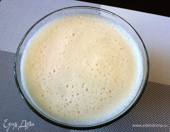 Постепенно вливаем рыбный бульон. Затем необходимо все процедить через ситечко или марлю. Смесь должна быть однородной, без комочков. Если будут комочки японец тяванмуси есть не будет. Он всё выбросит! Вот такие они! :)