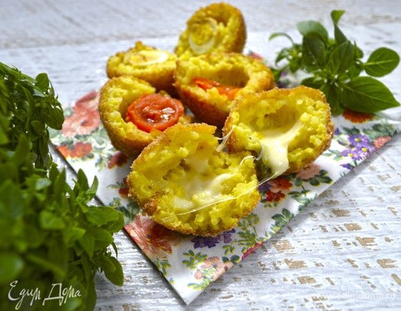 Украсить аранчини и срочно подавать к столу!
Наслаждения от еды!